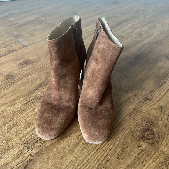 Brown suede bootie, tortoise shell heel - Picture 2 of 5